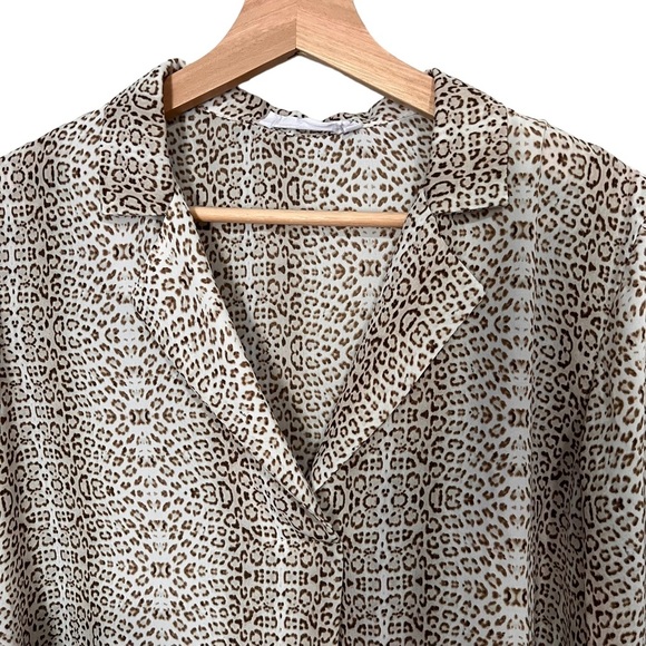 All in Favor Women Leopard Print Oversized Long Sleeve Blouse medium - Picture 3 of 7